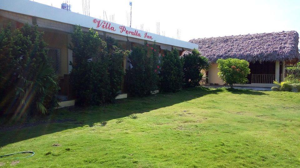 Villa Peralta Inn Donsol Exterior foto